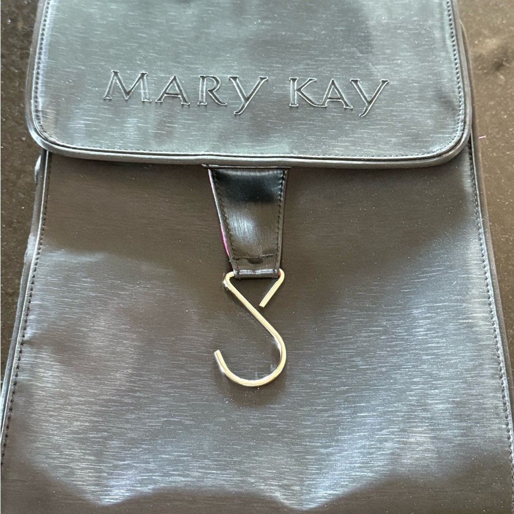 NEW - Mary Kay Hanging Cosmetic Bag